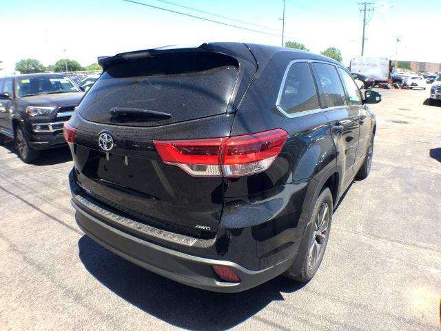 Toyota Highlander 2017 photo 22
